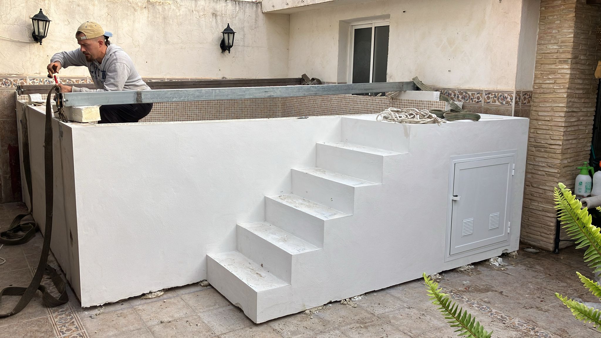 Piscina en patio interior - Proyecto Dolores