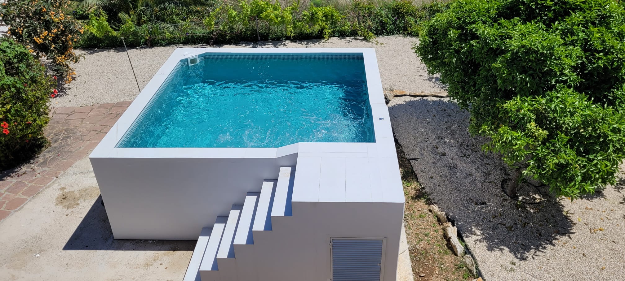Piscina prefabricada instalada rápidamente